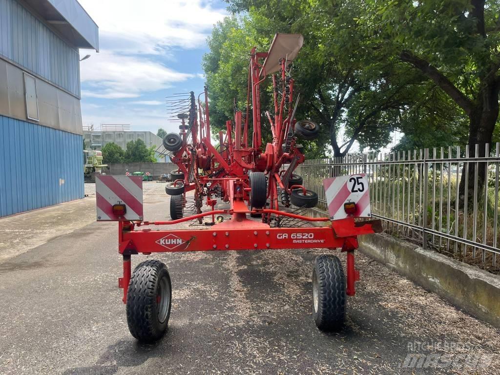 Kuhn GA 8121 ウィンドローア/レーキ