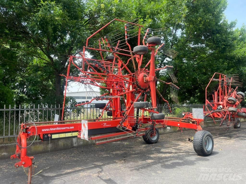 Kuhn GA 8121 ウィンドローア/レーキ