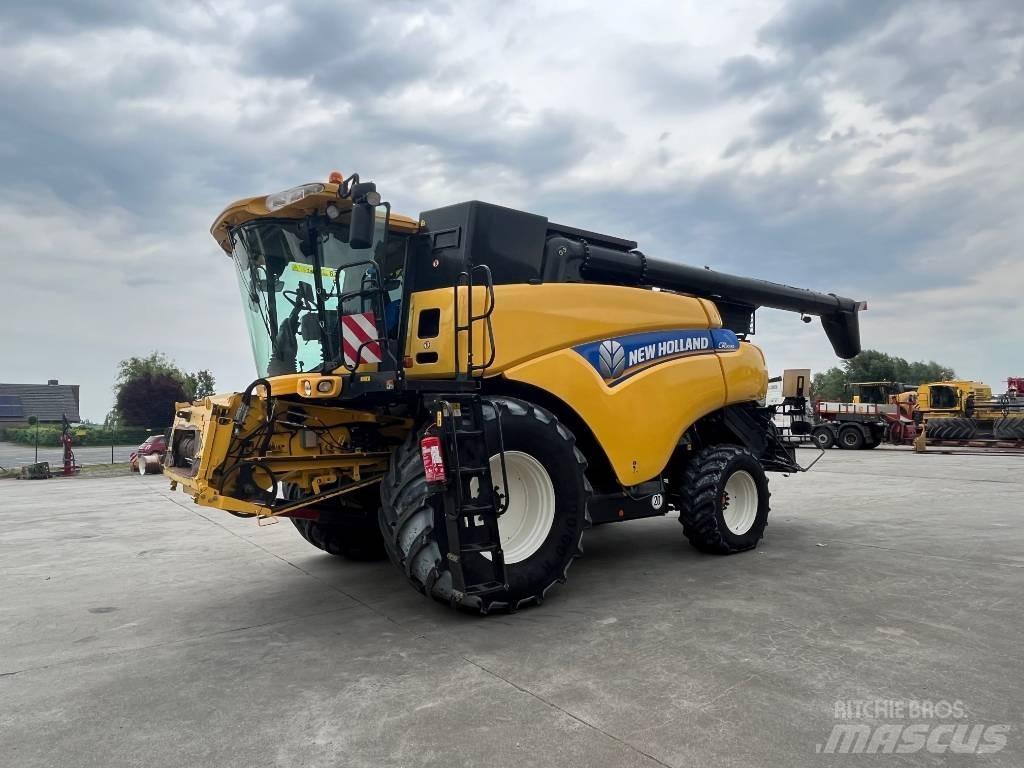 New Holland CR 9090 コンバイン