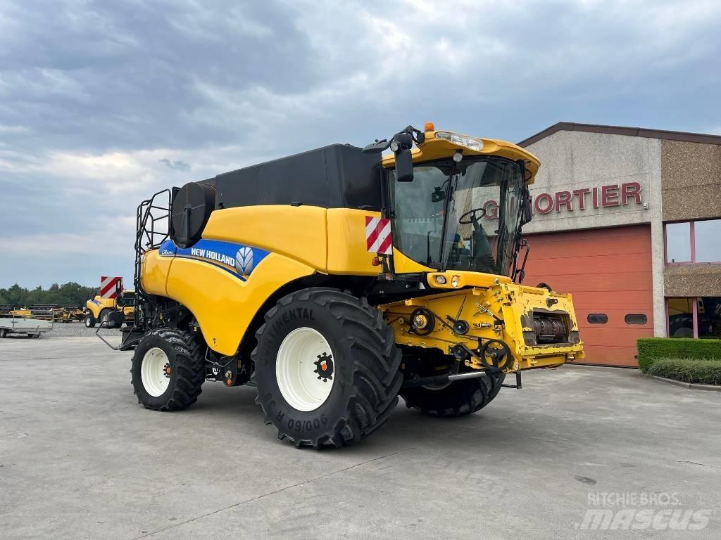 New Holland CR 9090 コンバイン