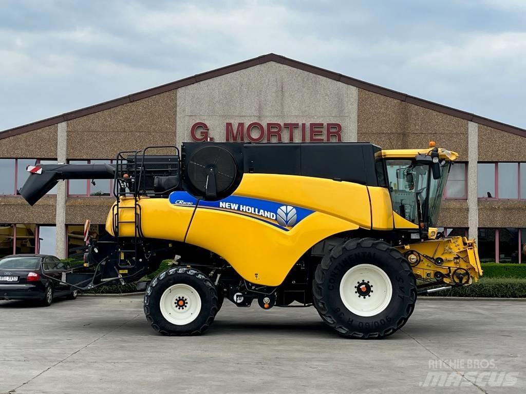 New Holland CR 9090 コンバイン