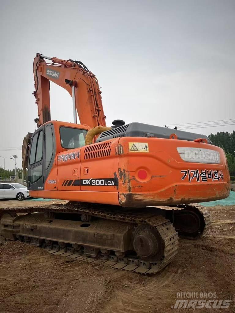 Doosan DX300LCA 大型油圧ショベル12t以上（パワーショベル・ユンボ）