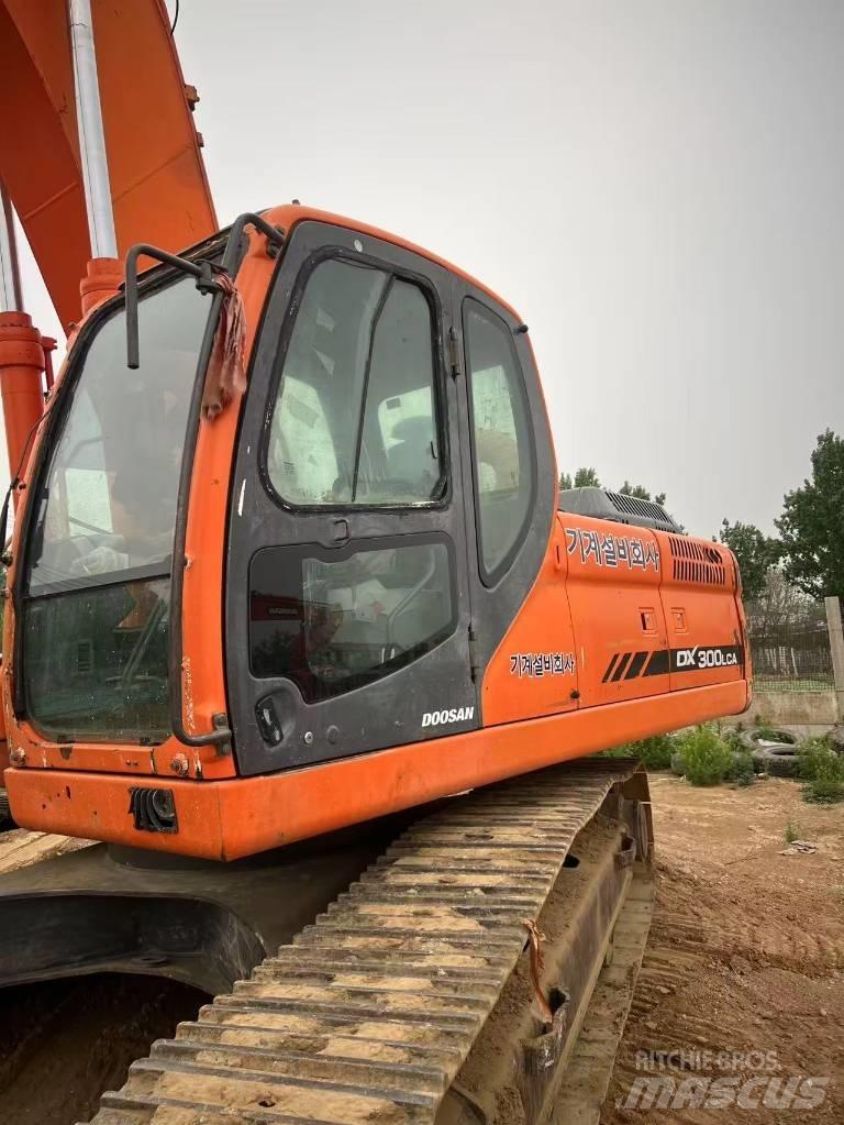 Doosan DX300LCA 大型油圧ショベル12t以上（パワーショベル・ユンボ）