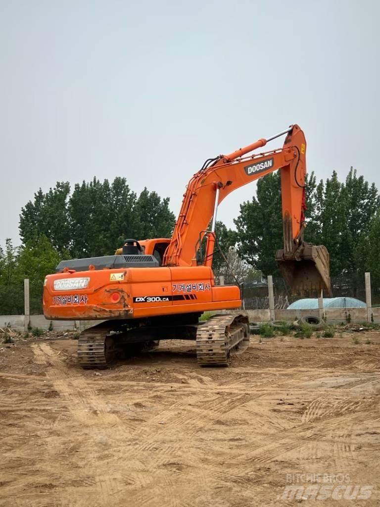 Doosan DX300LCA 大型油圧ショベル12t以上（パワーショベル・ユンボ）