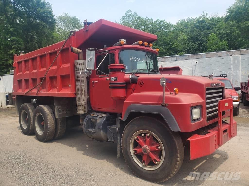 Mack RD 690 SX ダンプ