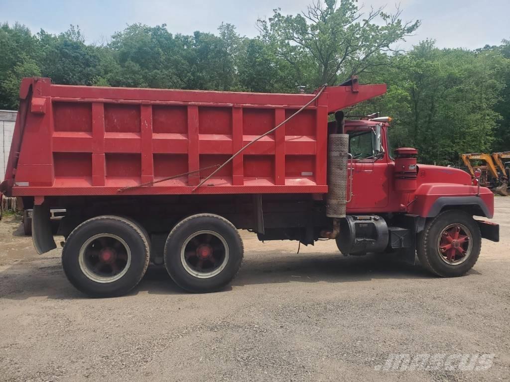 Mack RD 690 SX ダンプ
