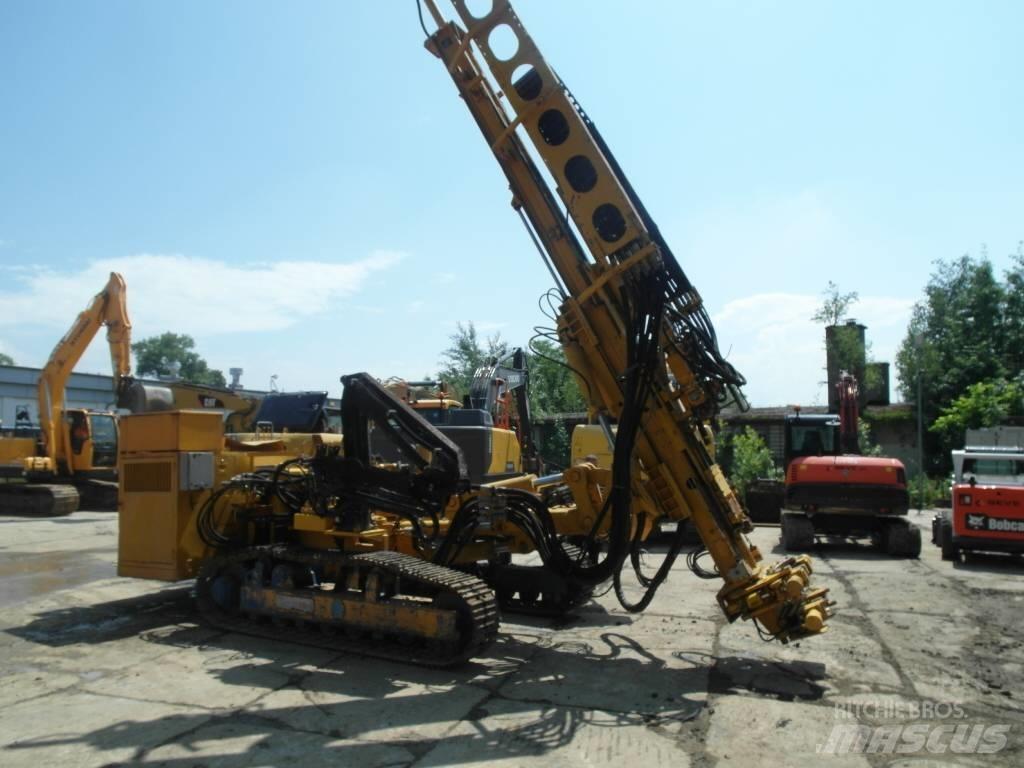 Klemm KR 806-3 クローラドリル