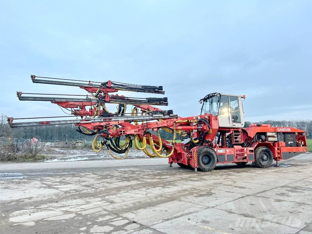 Sandvik DT1130i トンネル・地下鉱山向けドリル