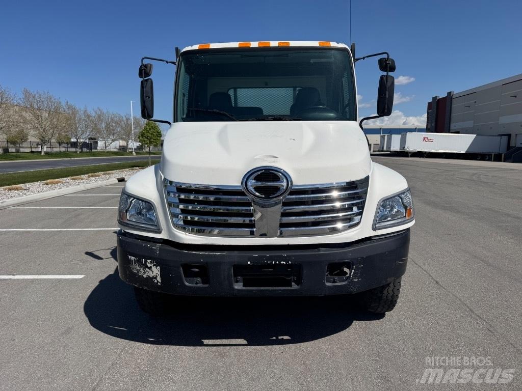 Hino 268 平ボディー