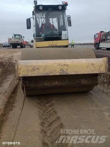 Bomag BW 213 D-4 振動ローラ
