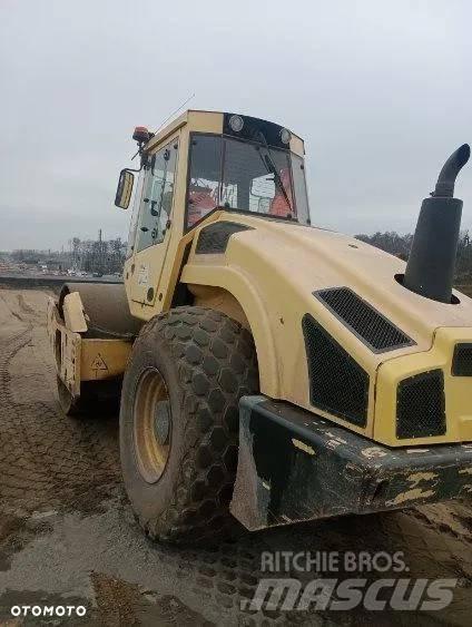 Bomag BW 213 D-4 振動ローラ