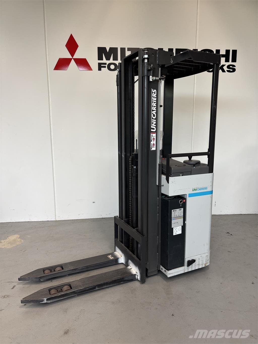 Atlet A160 自走式スタッカー