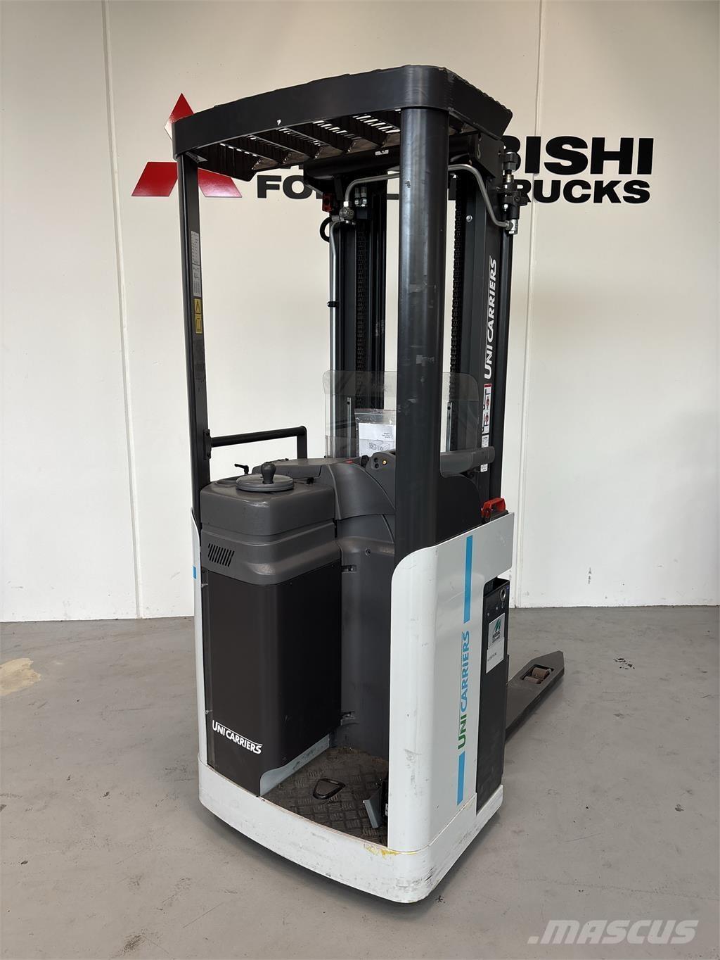 Atlet A160 自走式スタッカー