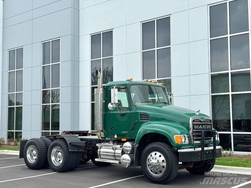 Mack Granite CV713 中古トラクターヘッド | トレーラーヘッド