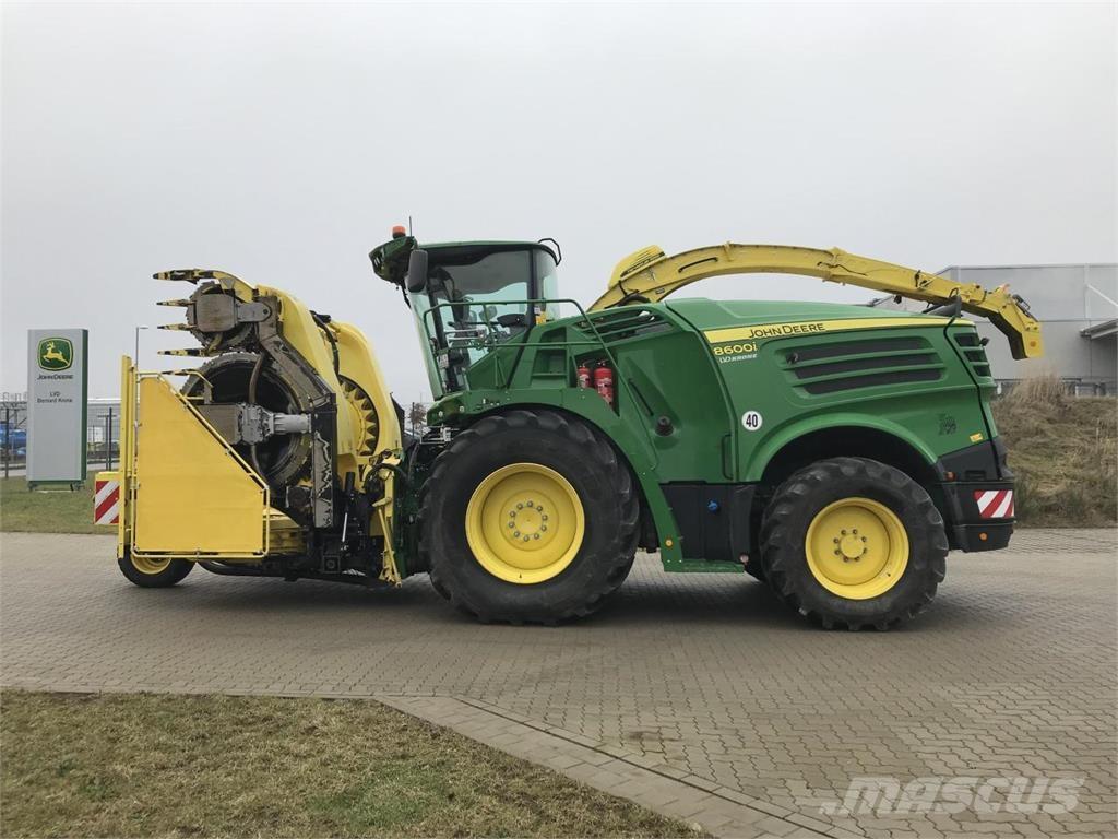 John Deere 8600 自走式フォレージハーベスター