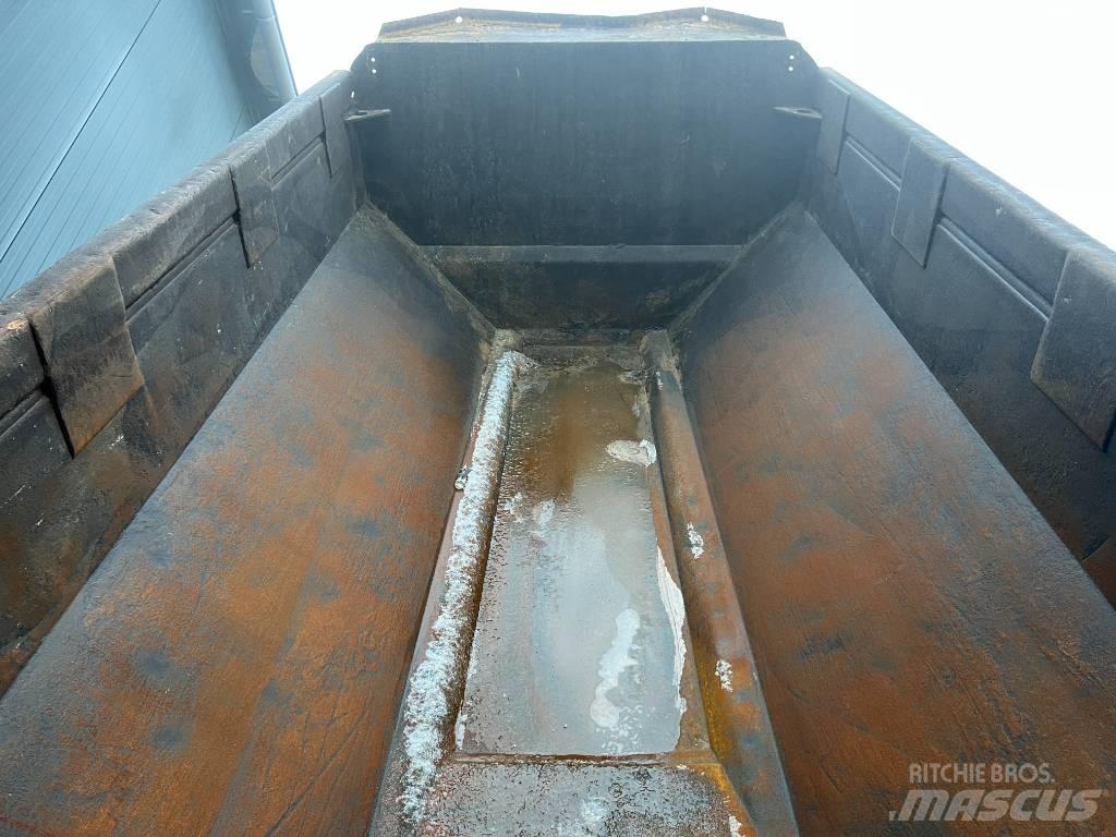 Volvo A30F アーティキュレート式ダンプトラック