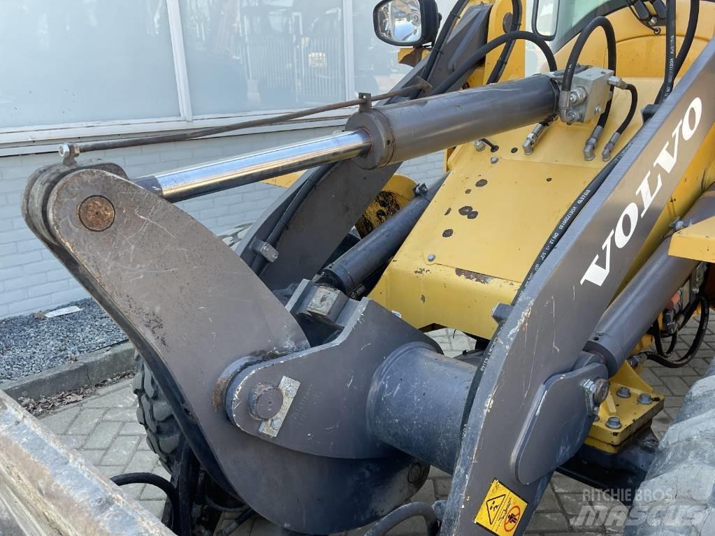 Volvo L 30 G     2018     CE ホイールローダー・タイヤショベル
