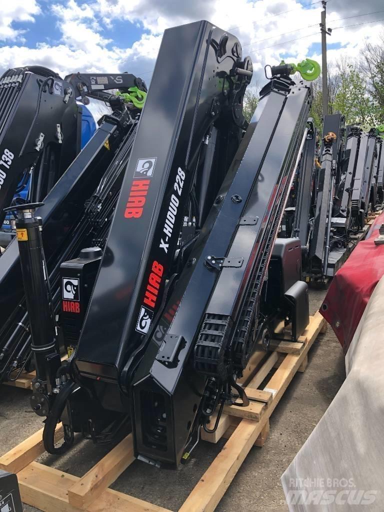 HIAB X-HiDuo 228 E-4 ローダークレーン