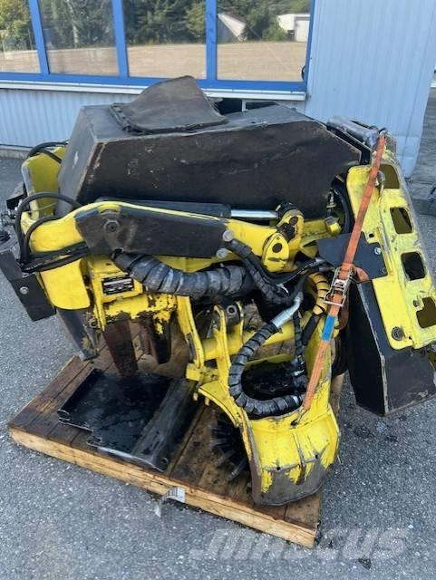 John Deere H414 ハーベスター