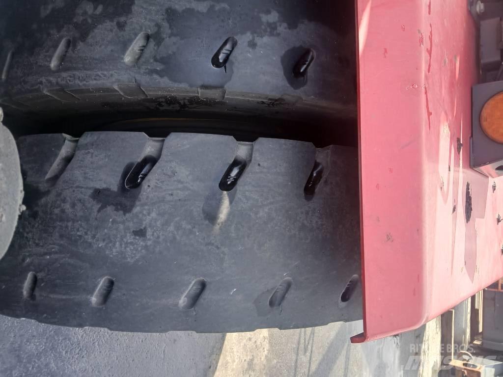 Kalmar DCG100-45ED7 コンテナハンドラー