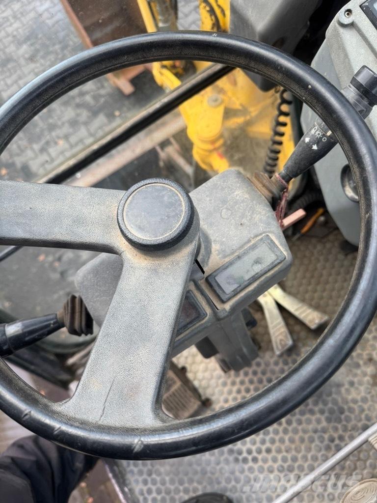 Kramer-allrad 812 中型油圧ショベル 7ｔ-12ｔ（ユンボ・パワーショベル・バックホー）