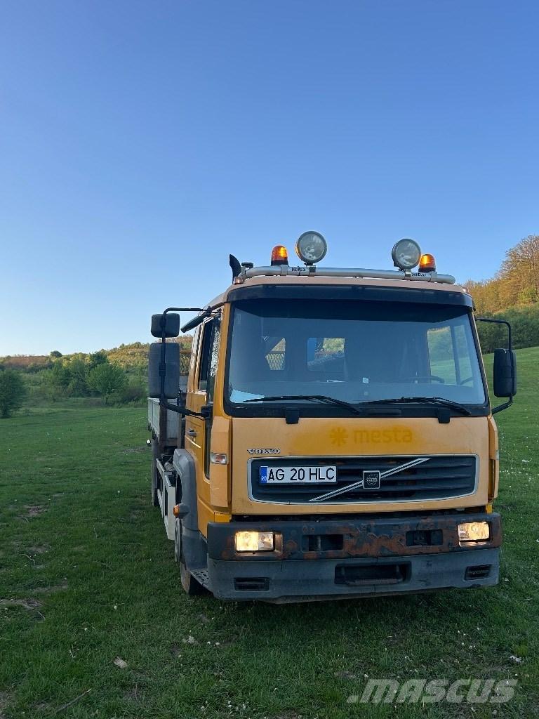 Volvo FL 6 クレーントラック、ユニック車