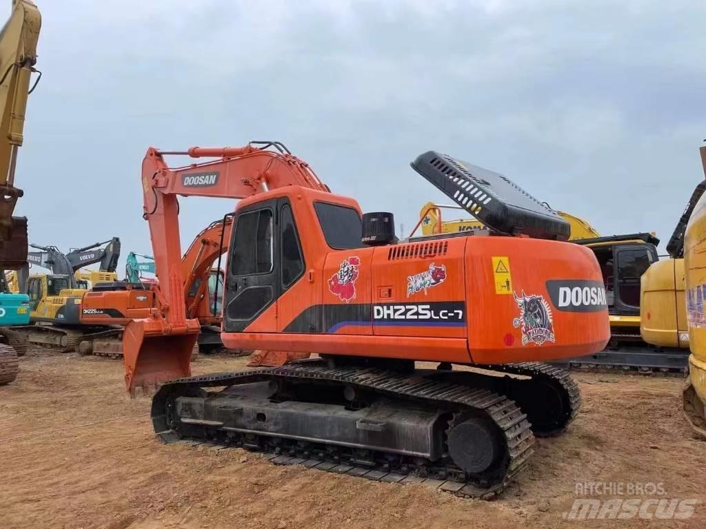 Doosan 225-7 大型油圧ショベル12t以上（パワーショベル・ユンボ）
