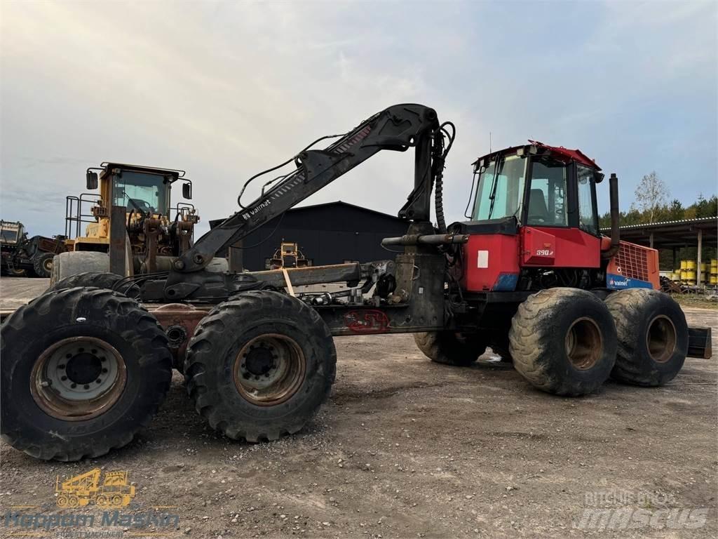 Valmet 890.2 フォワーダー