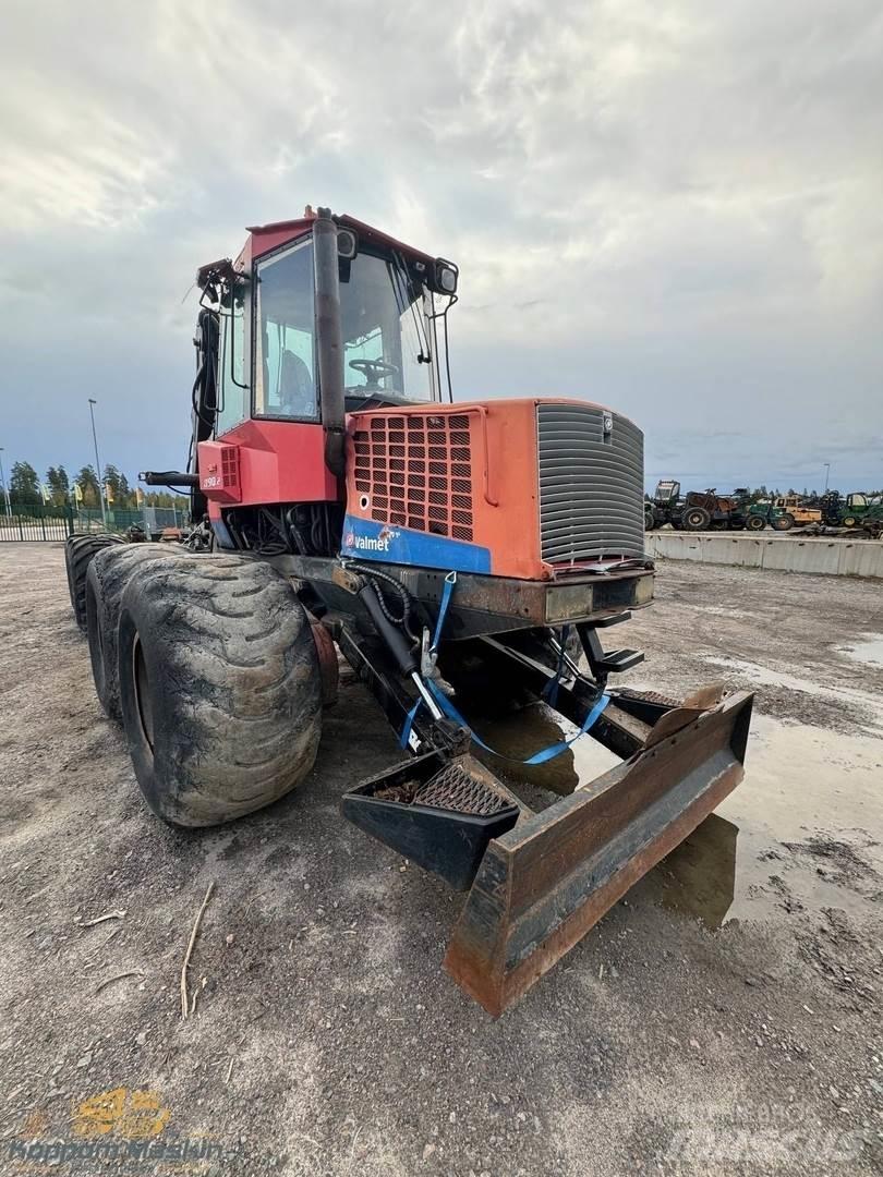 Valmet 890.2 フォワーダー
