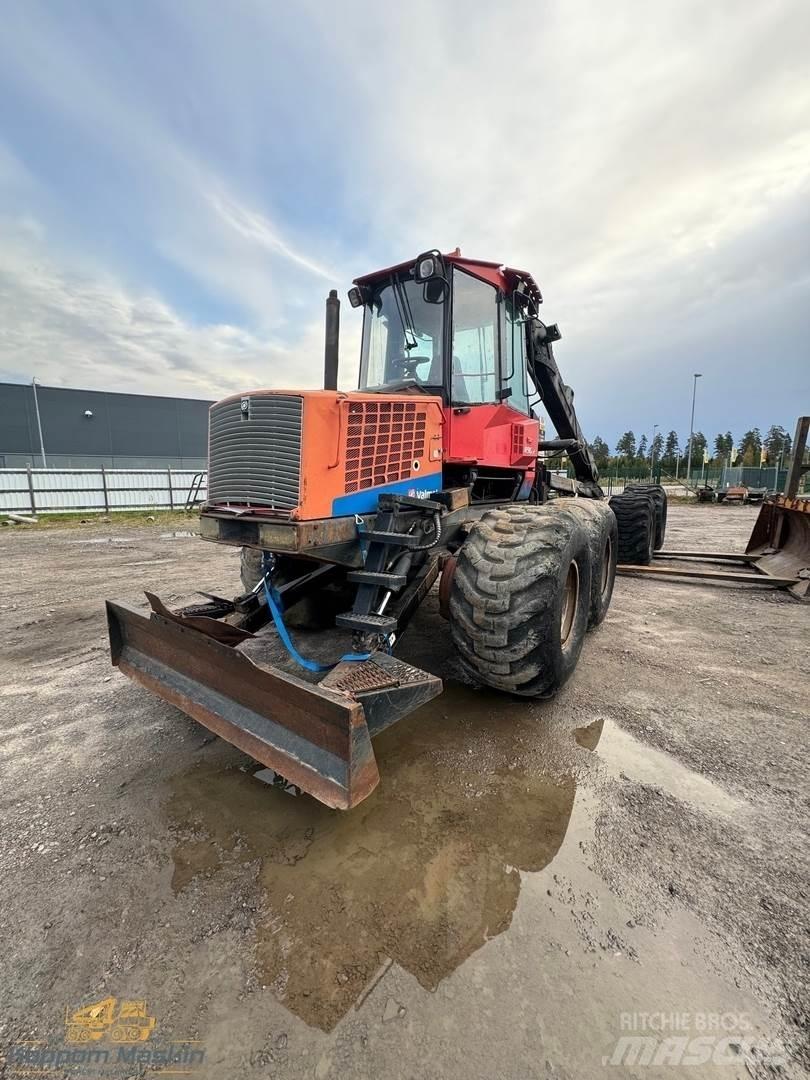 Valmet 890.2 フォワーダー