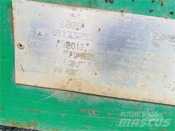 JLG 600S ブームリフト　直伸型