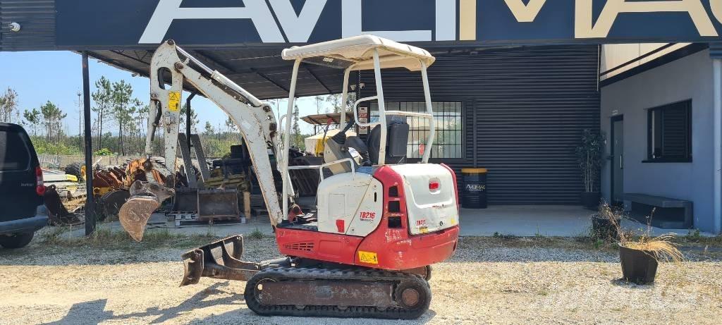Takeuchi TB 216 ミニ油圧ショベル 7t以下（ミニユンボ・ミニディガー）