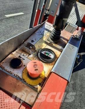 SkyJack SJ 12 小型自走式ブームリフト