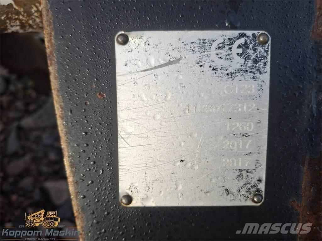Komatsu c123 ハーベスタヘッド