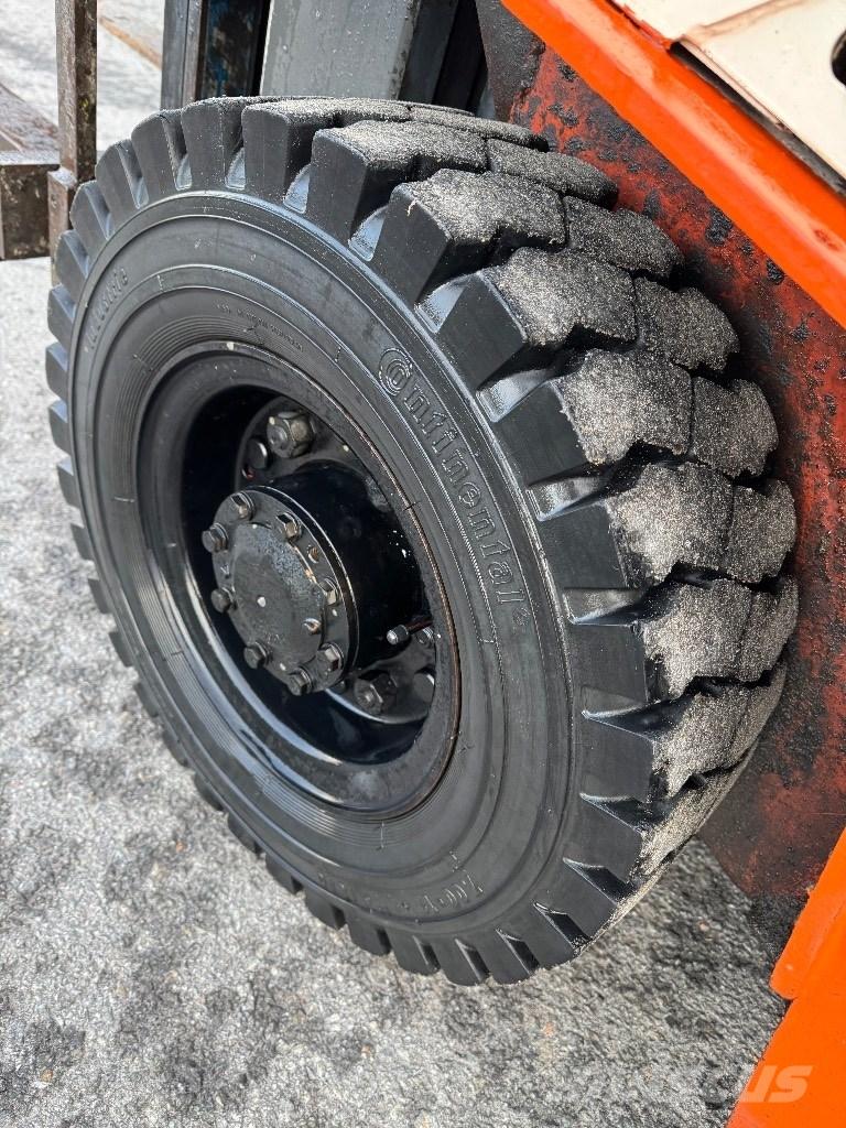 Nissan 25 LPGフォークリフト