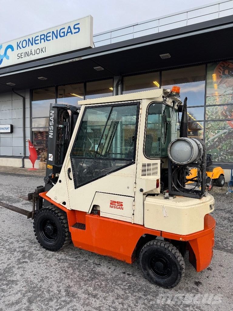 Nissan 25 LPGフォークリフト