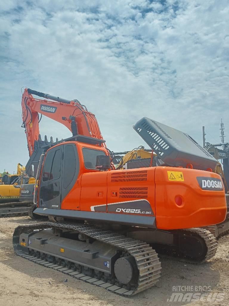 Doosan DX 225LC-9C 大型油圧ショベル12t以上（パワーショベル・ユンボ）