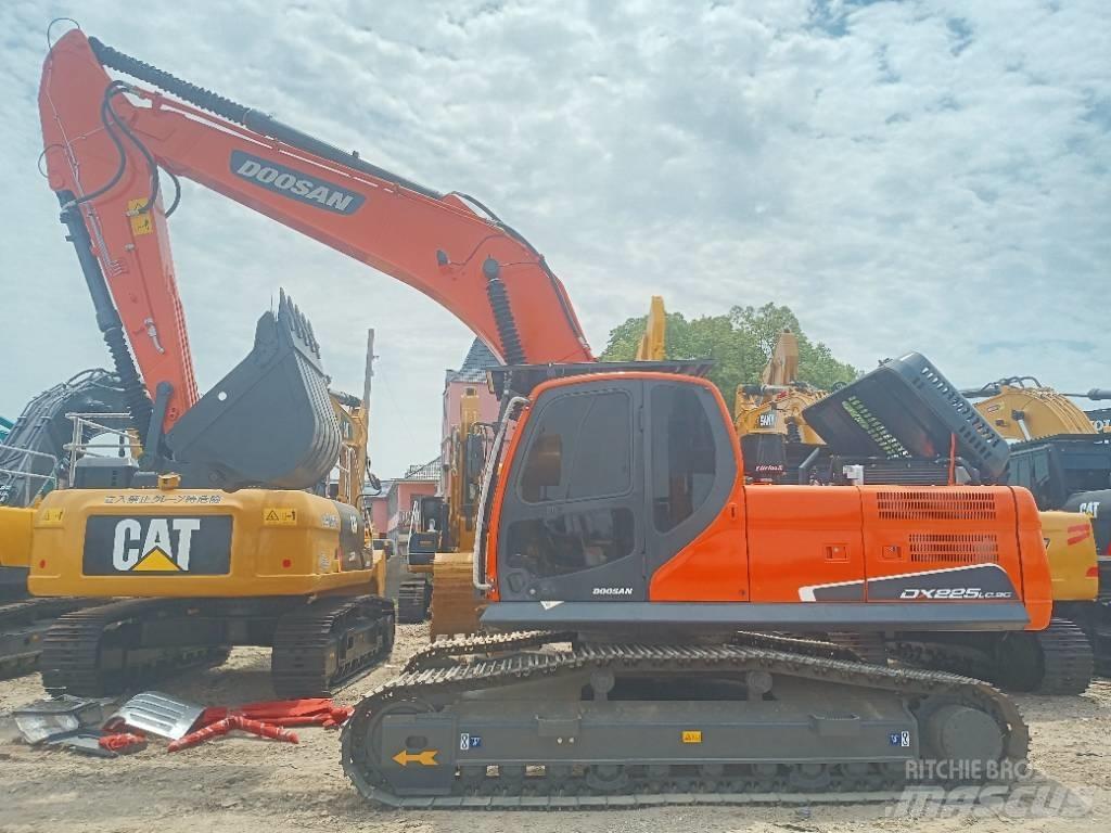Doosan DX 225LC-9C 大型油圧ショベル12t以上（パワーショベル・ユンボ）