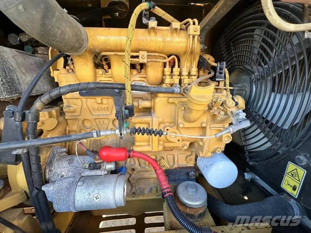 CAT 305.5E2 ミニ油圧ショベル 7t以下（ミニユンボ・ミニディガー）