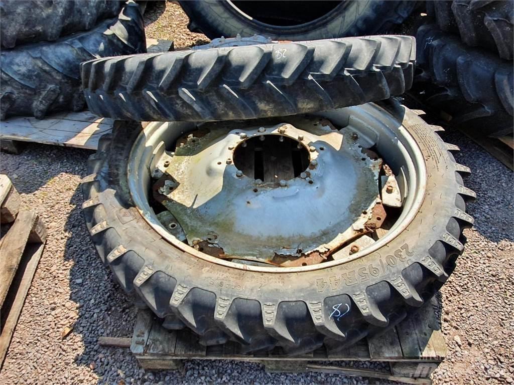 BKT 230/95R44 x2 タイヤ、ホイル、リム