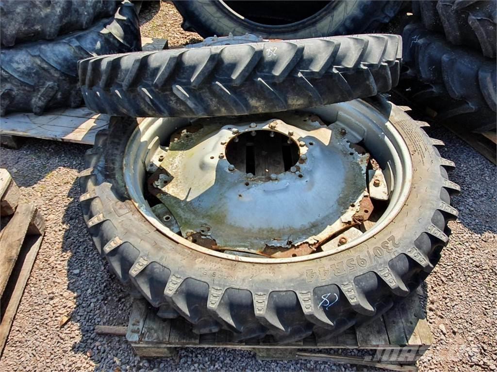BKT 230/95R44 x2 タイヤ、ホイル、リム