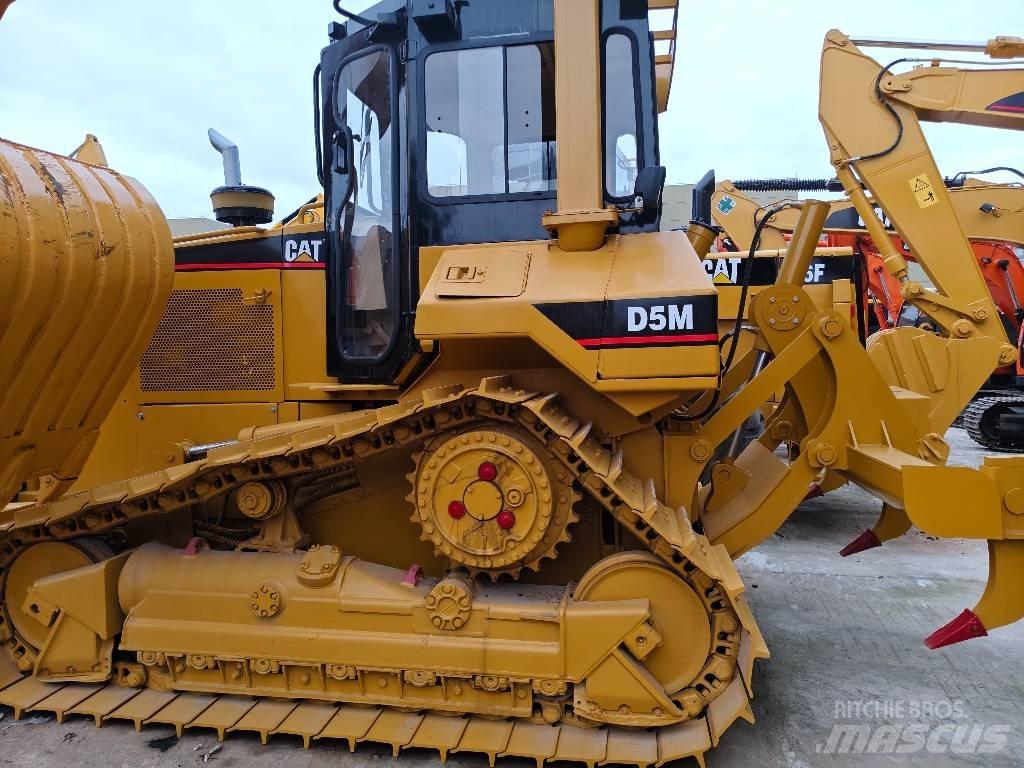 CAT D 5 M ブルドーザー