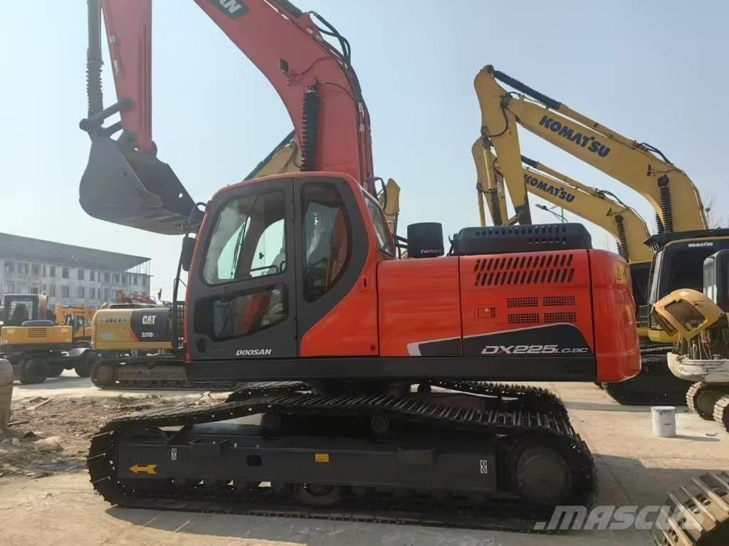 Doosan DX 225 LC 大型油圧ショベル12t以上（パワーショベル・ユンボ）