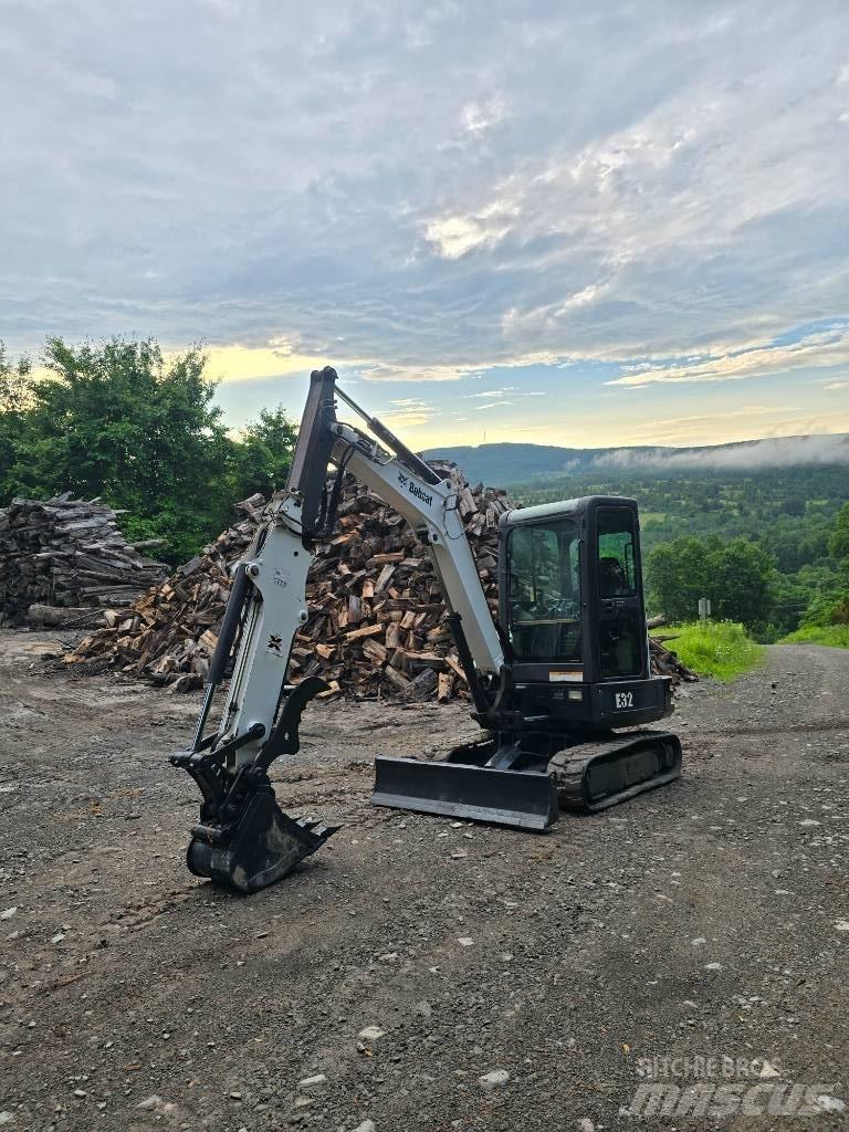 Bobcat E 32 ミニ油圧ショベル 7t以下（ミニユンボ・ミニディガー）