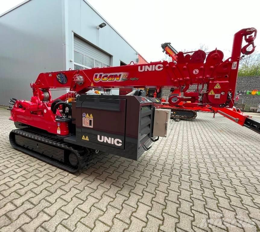 Unic URW-376 クローラクレーン