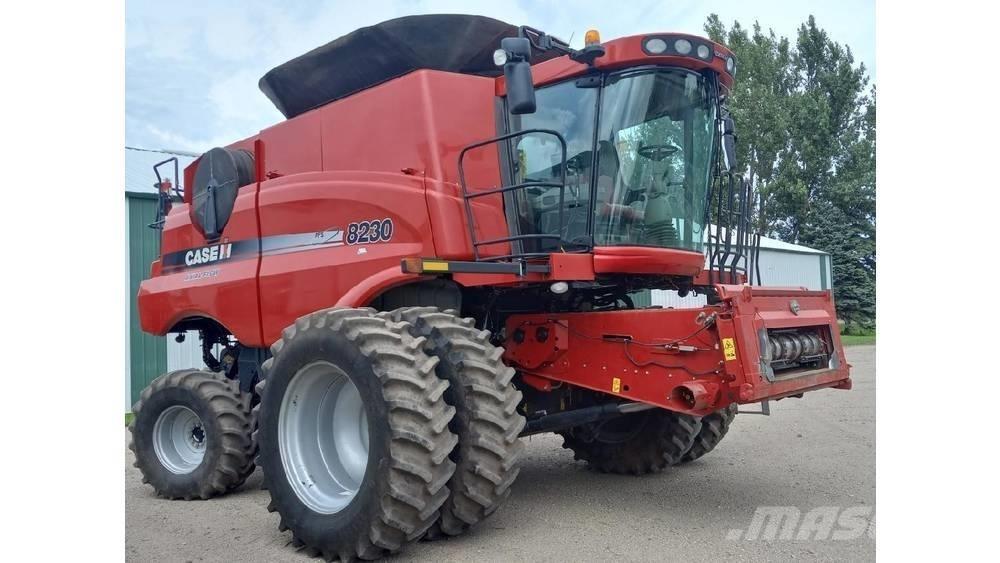 Case IH 8230 コンバイン