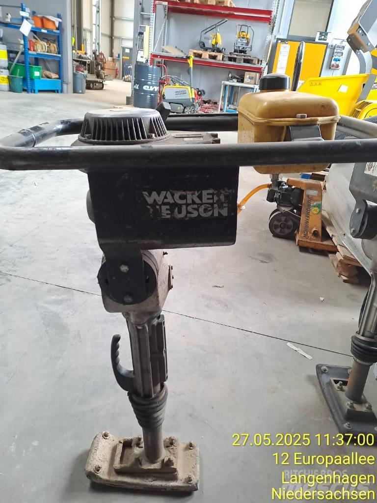 Wacker Neuson BS30 タンパ/転圧バイブレータ