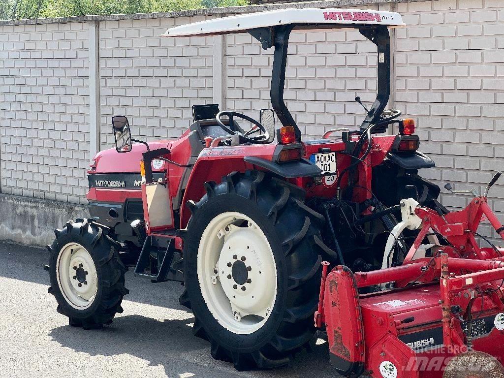 Mitsubishi MT368 トラクター