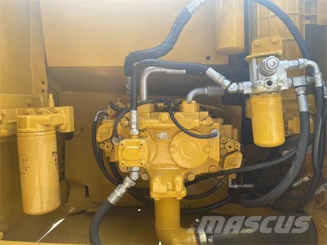 CAT 320D2 大型油圧ショベル12t以上（パワーショベル・ユンボ）