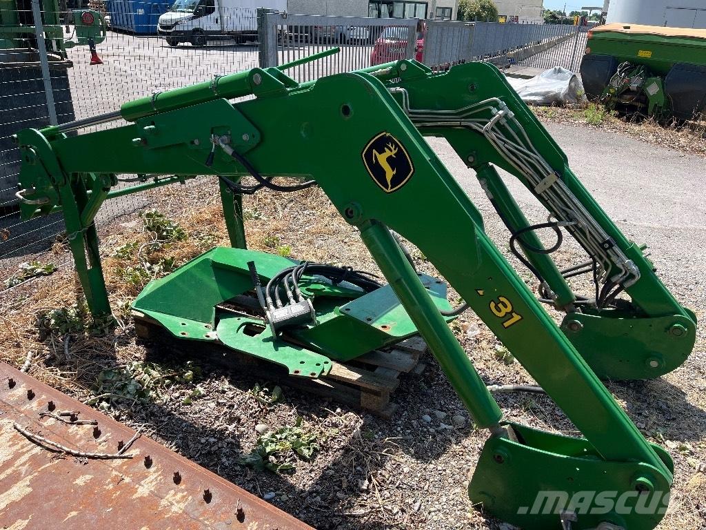 John Deere 731 フロントローダーとディガー
